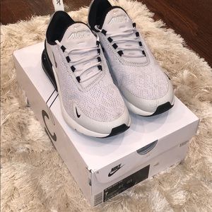 Womens Air Max 270 size 7 Color ‘Vast Grey’